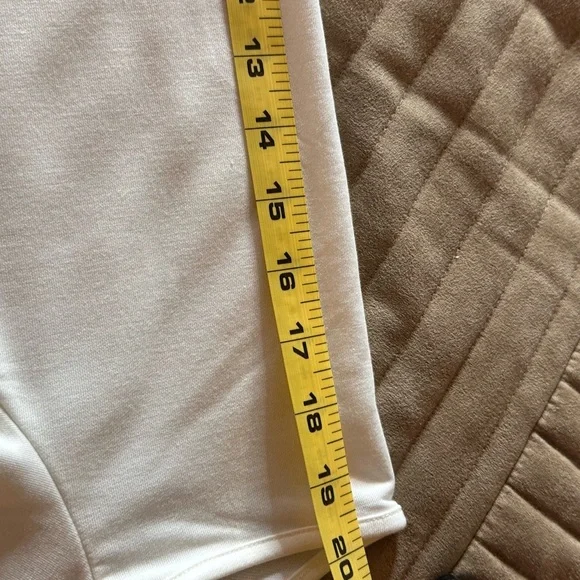 Venus White “Love” Cold-Shoulder Top with Metallic Heart (Size Large) - Picture 5 of 8